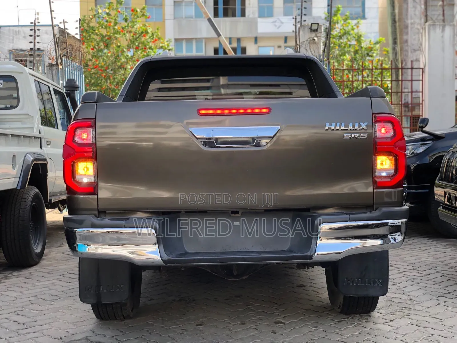 Toyota Hilux SR 4x4 2017 Gray