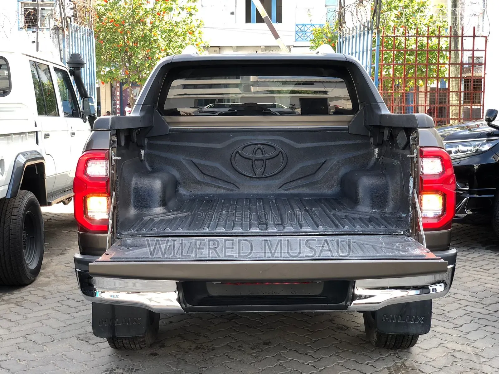 Toyota Hilux SR 4x4 2017 Gray