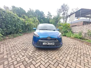 Toyota Sienta 2016 Blue