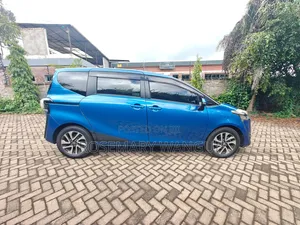 Toyota Sienta 2016 Blue