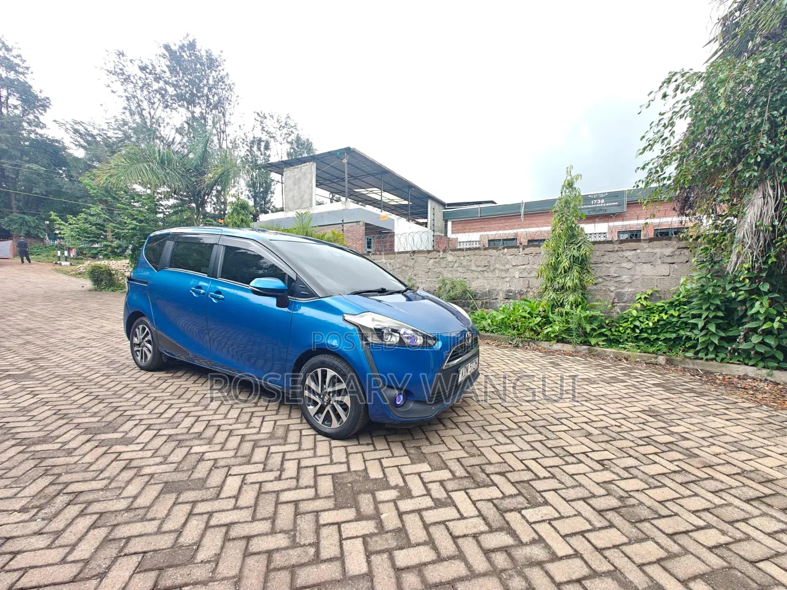 Toyota Sienta 2016 Blue