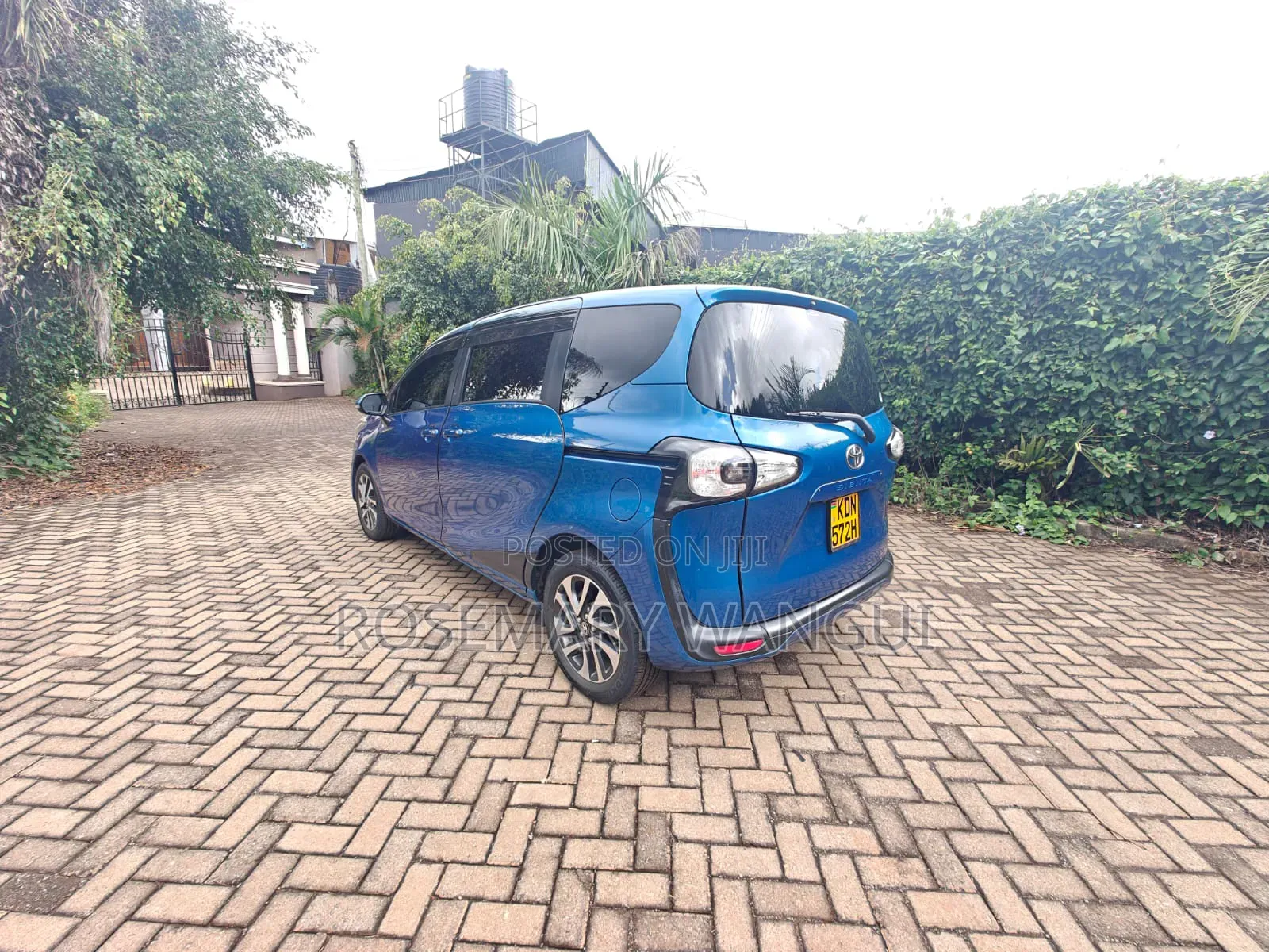 Toyota Sienta 2016 Blue