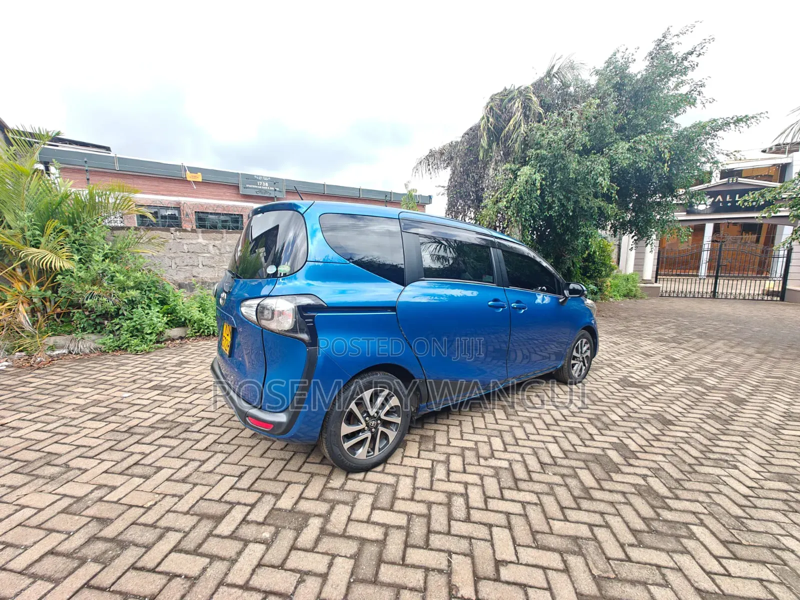 Toyota Sienta 2016 Blue