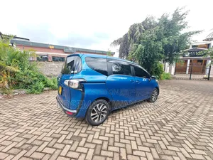 Toyota Sienta 2016 Blue