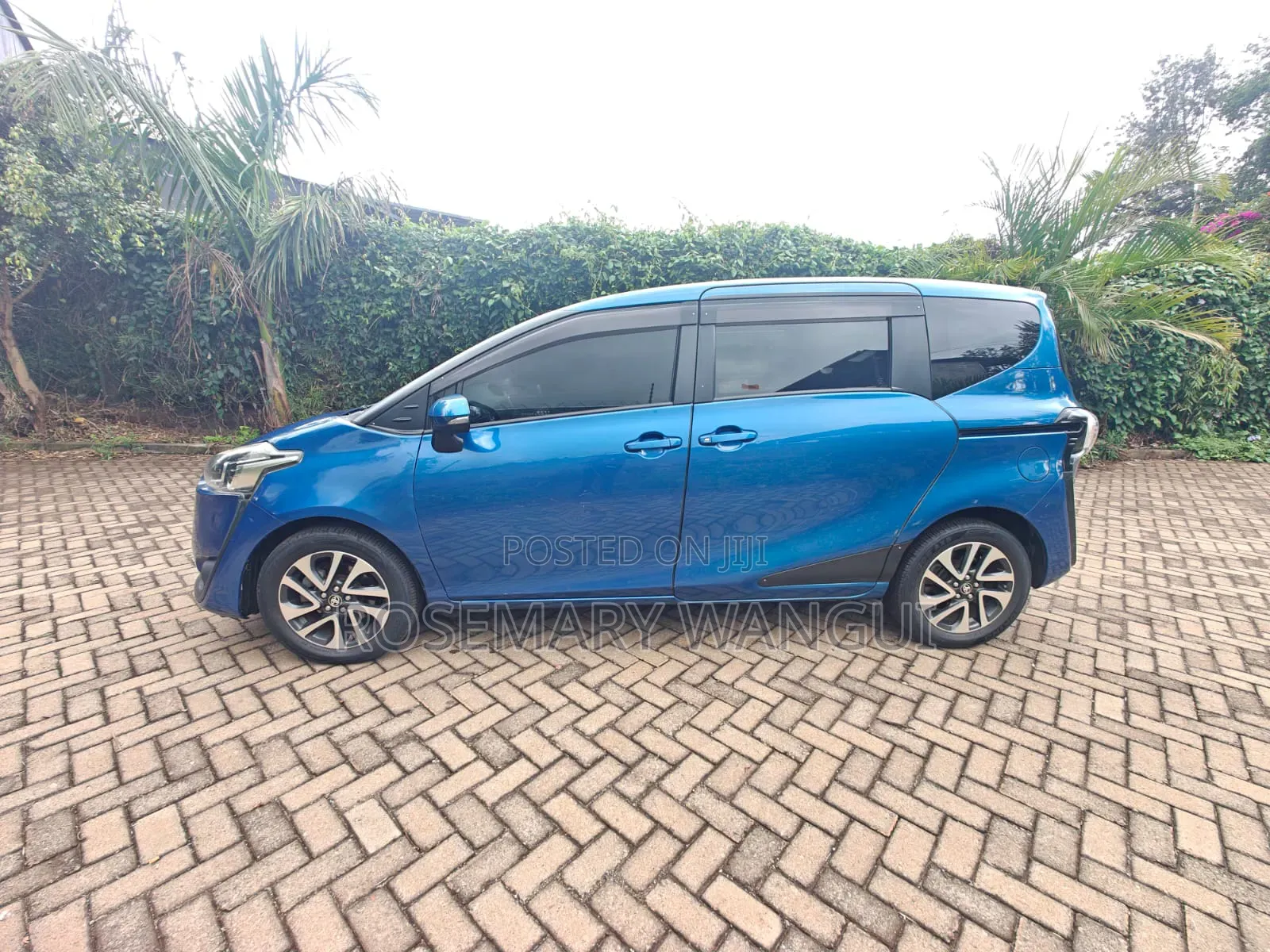 Toyota Sienta 2016 Blue