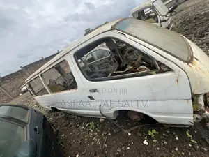Toyota HiAce 2000 White