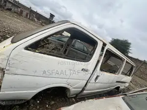 Toyota HiAce 2000 White