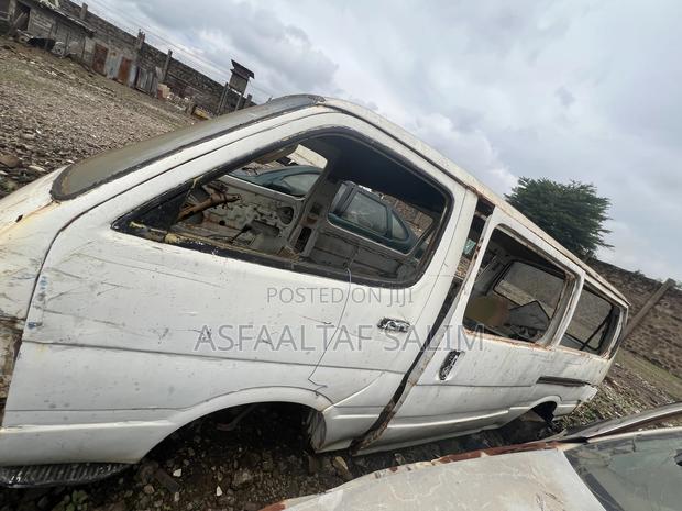 Toyota HiAce 2000 White