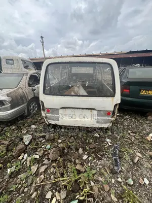 Toyota HiAce 2000 White