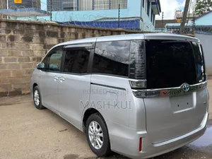 Toyota Voxy 2019 Silver