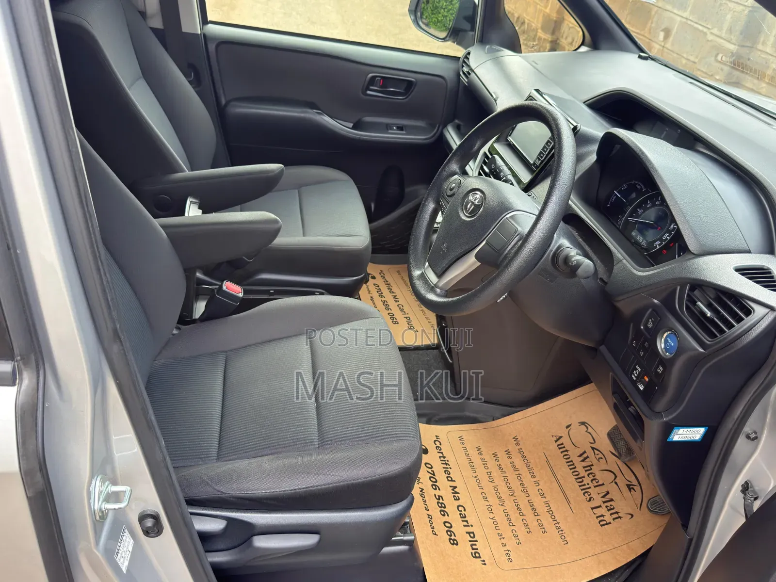 Toyota Voxy 2019 Silver