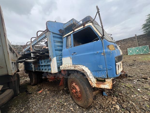 Isuzu Lorry - thumbnail 3