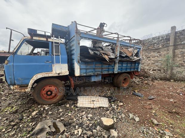 Isuzu Lorry - thumbnail 4