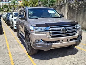 Toyota Land Cruiser 4.6 V8 ZX 2019 Gold