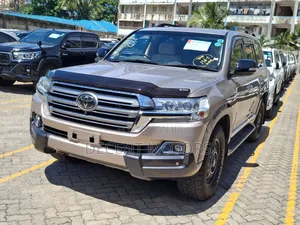 Toyota Land Cruiser 4.6 V8 ZX 2019 Gold