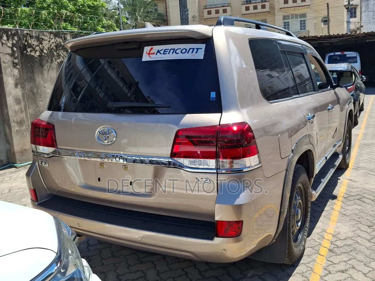 Toyota Land Cruiser 4.6 V8 ZX 2019 Gold