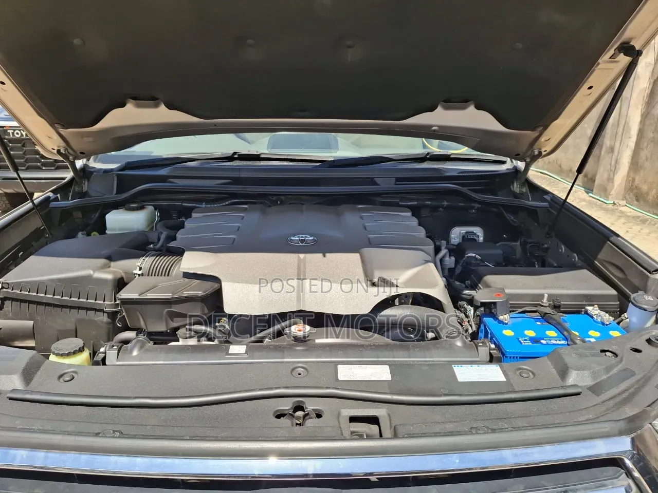 Toyota Land Cruiser 4.6 V8 ZX 2019 Gold