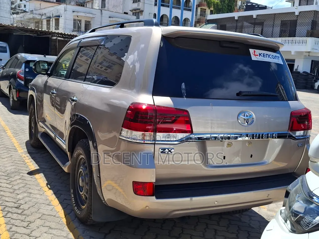 Toyota Land Cruiser 4.6 V8 ZX 2019 Gold