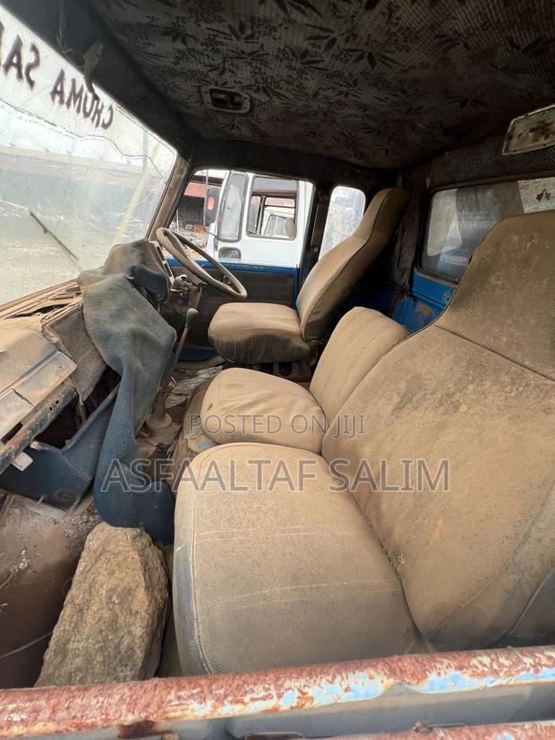 Isuzu Lorry - thumbnail 5