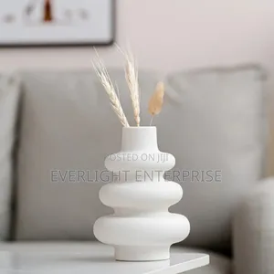*Modern Minimalist Spiral Shaped Home Decorative Flower Vase
