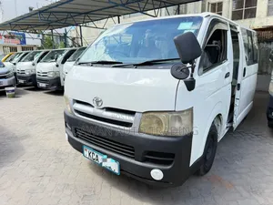 Toyota HiAce 2006 White