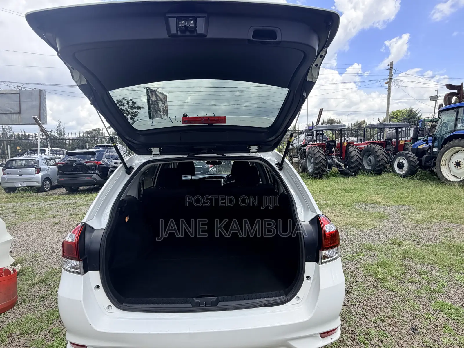 Toyota Corolla Fielder 1.5 Hybrid FWD 2018 Pearl
