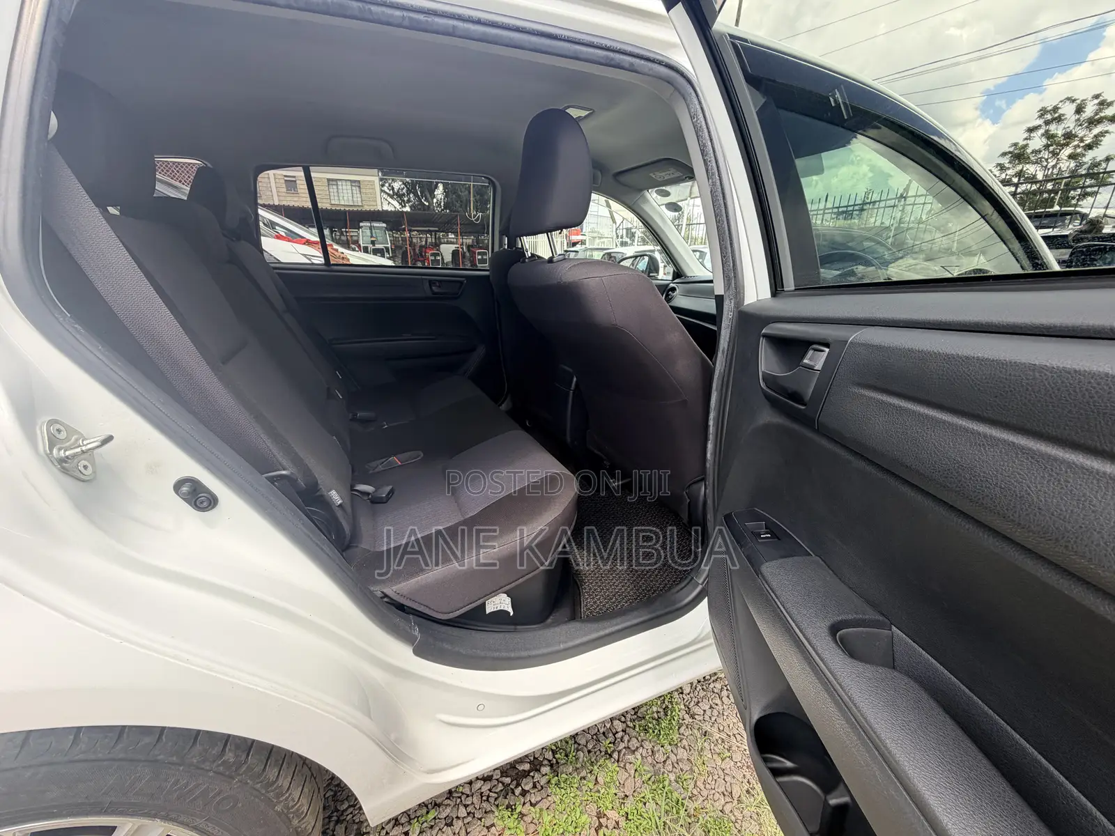 Toyota Corolla Fielder 1.5 Hybrid FWD 2018 Pearl