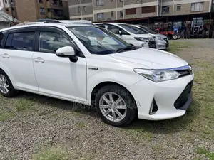 Toyota Corolla Fielder 1.5 Hybrid FWD 2018 Pearl