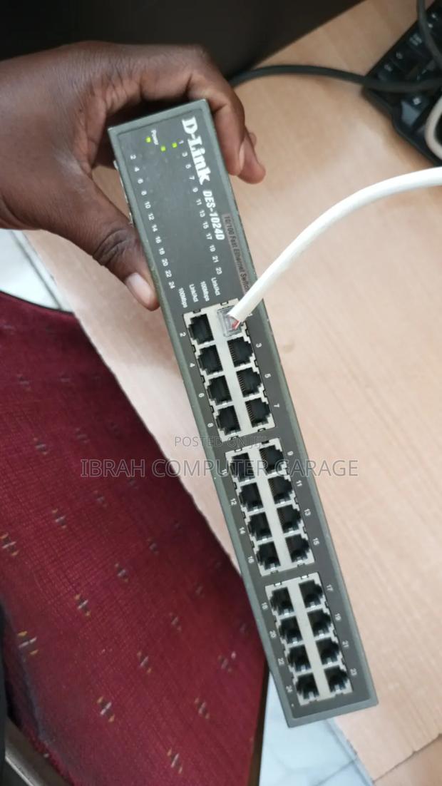 D-Link Des-1024d 24 Port Switch - thumbnail 2