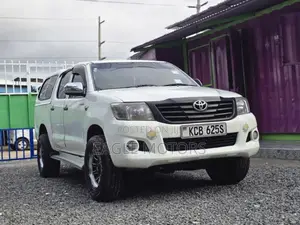 Toyota Hilux 2.5 D-4D 4X4 SRX 2012 White
