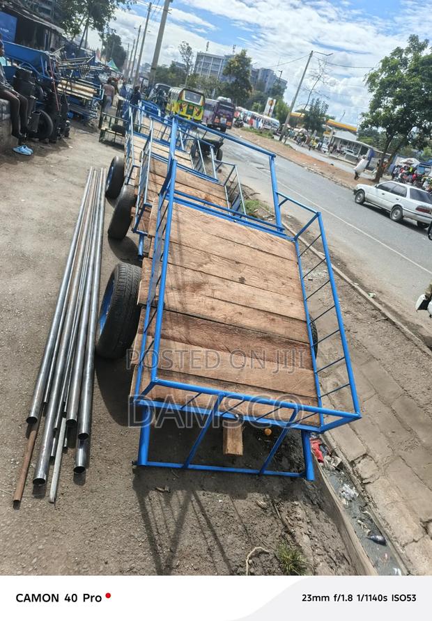 Mkokoteni Metal