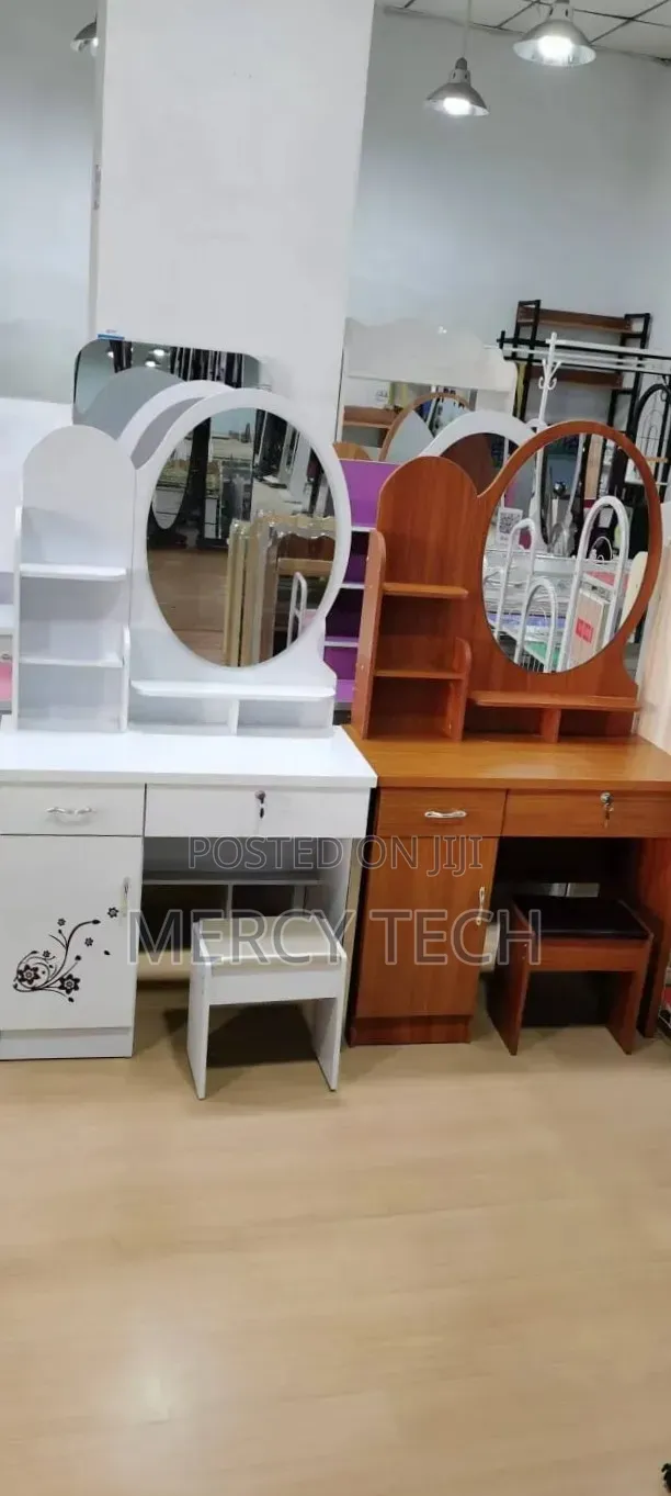 Round-Mirror Vanity Dressing Table Set