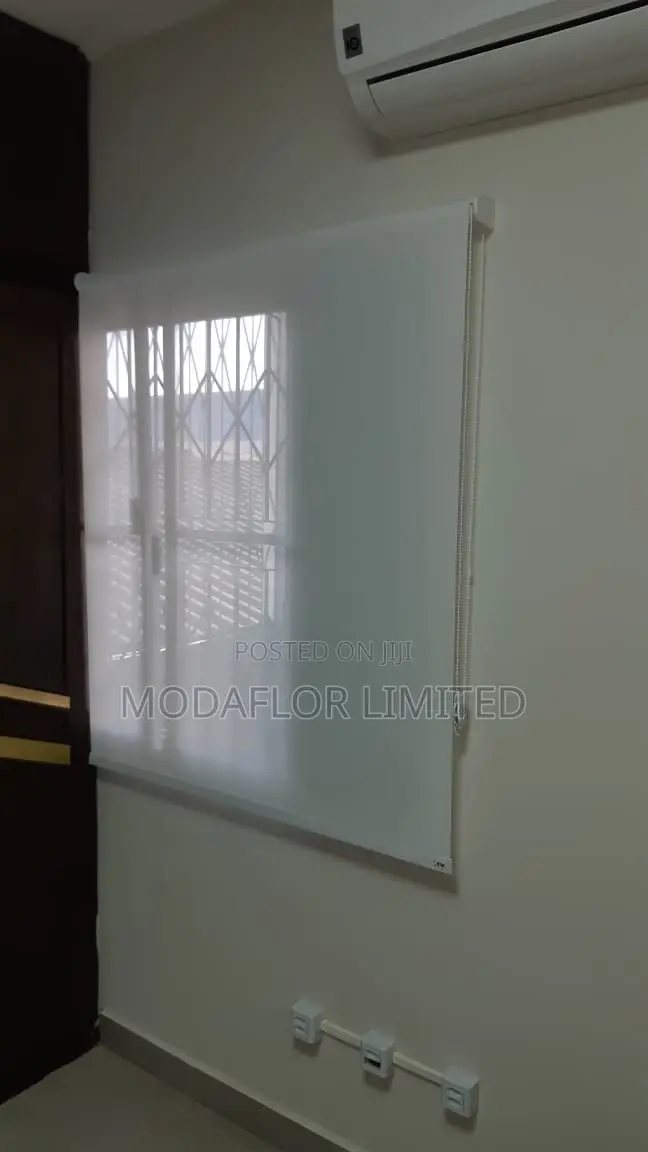 Sunscreen Blinds for Office, Home and Sunlight Control Window Use