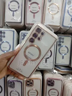 Electroplated Magnetic Clear Case for the Samsung Galaxy S23 Ultra.