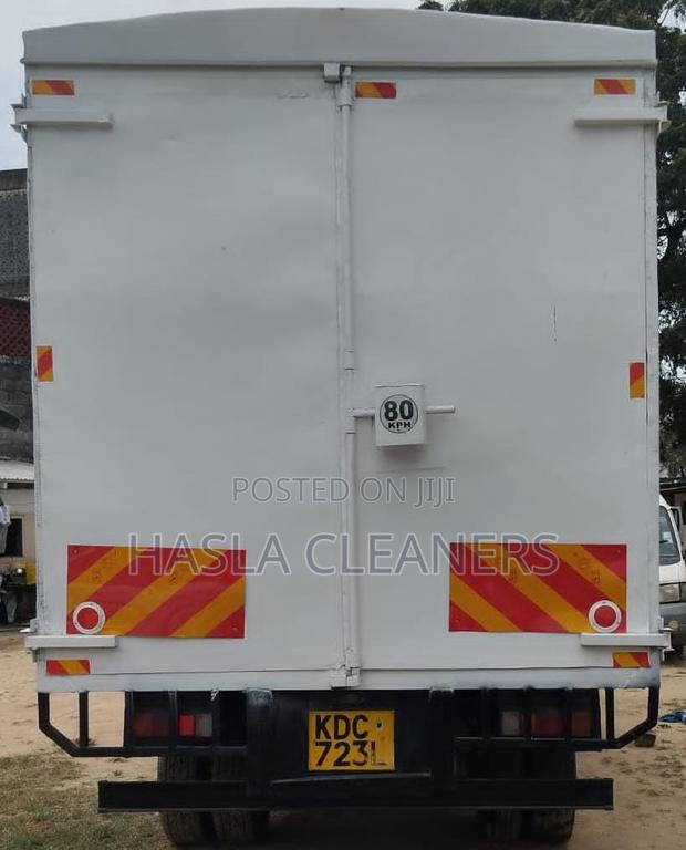 Mitsubishi Canter - thumbnail 2