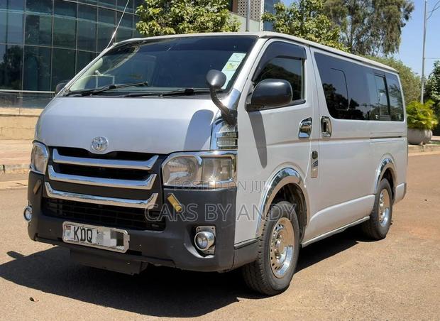 Toyota HiAce 2017 Silver - thumbnail 2