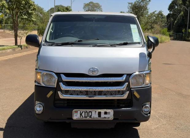 Toyota HiAce 2017 Silver - thumbnail 5
