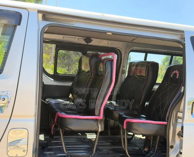 Toyota HiAce 2017 Silver - thumbnail 7