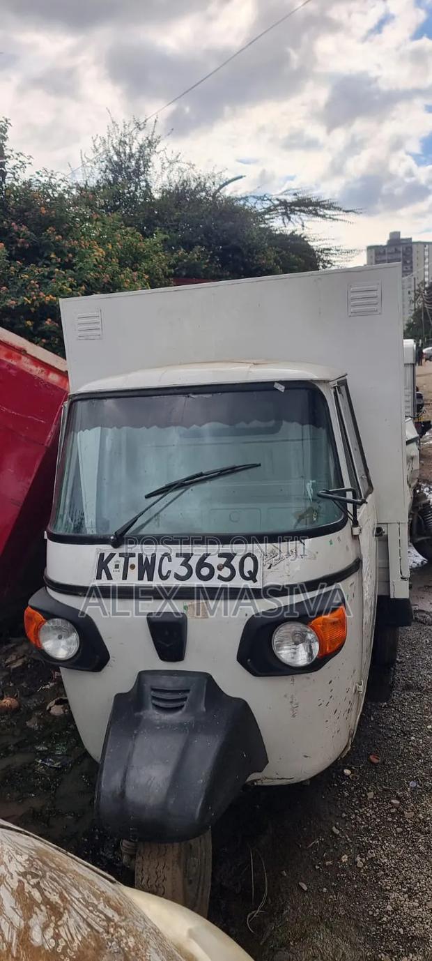 Piaggio 2022 White - thumbnail 3