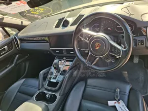 Porsche Cayenne Base AWD 2020 Off white