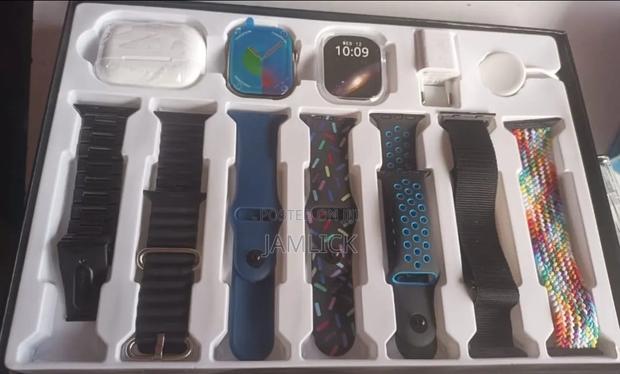 I30 Pro Max Smartwatch + 7 Straps + Airpods –