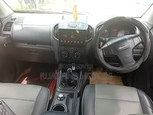 Isuzu D-MAX 2015 White