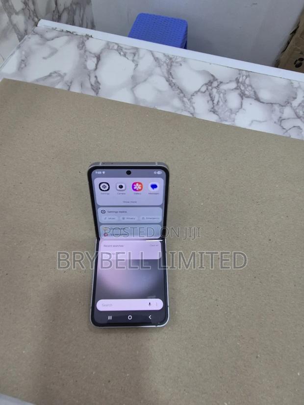 Samsung Galaxy Z Flip6 256 GB Black - thumbnail 3
