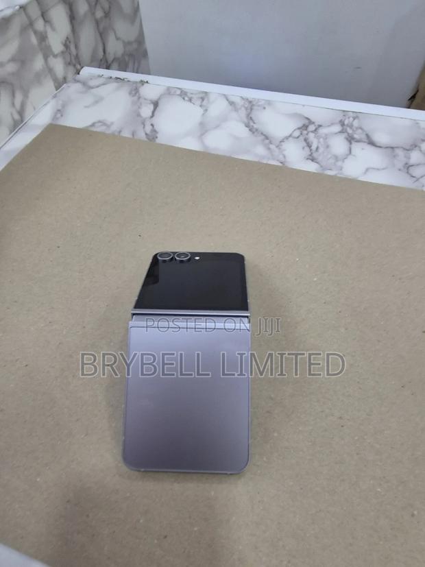 Samsung Galaxy Z Flip6 256 GB Black - thumbnail 5