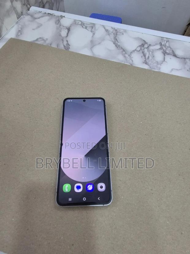 Samsung Galaxy Z Flip6 256 GB Black - thumbnail 6