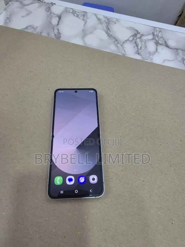 Samsung Galaxy Z Flip6 256 GB Black - thumbnail 4