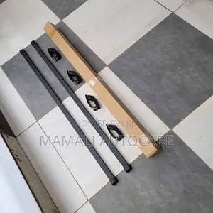 Adjustable Universal Roof Crossbar for Vehicles