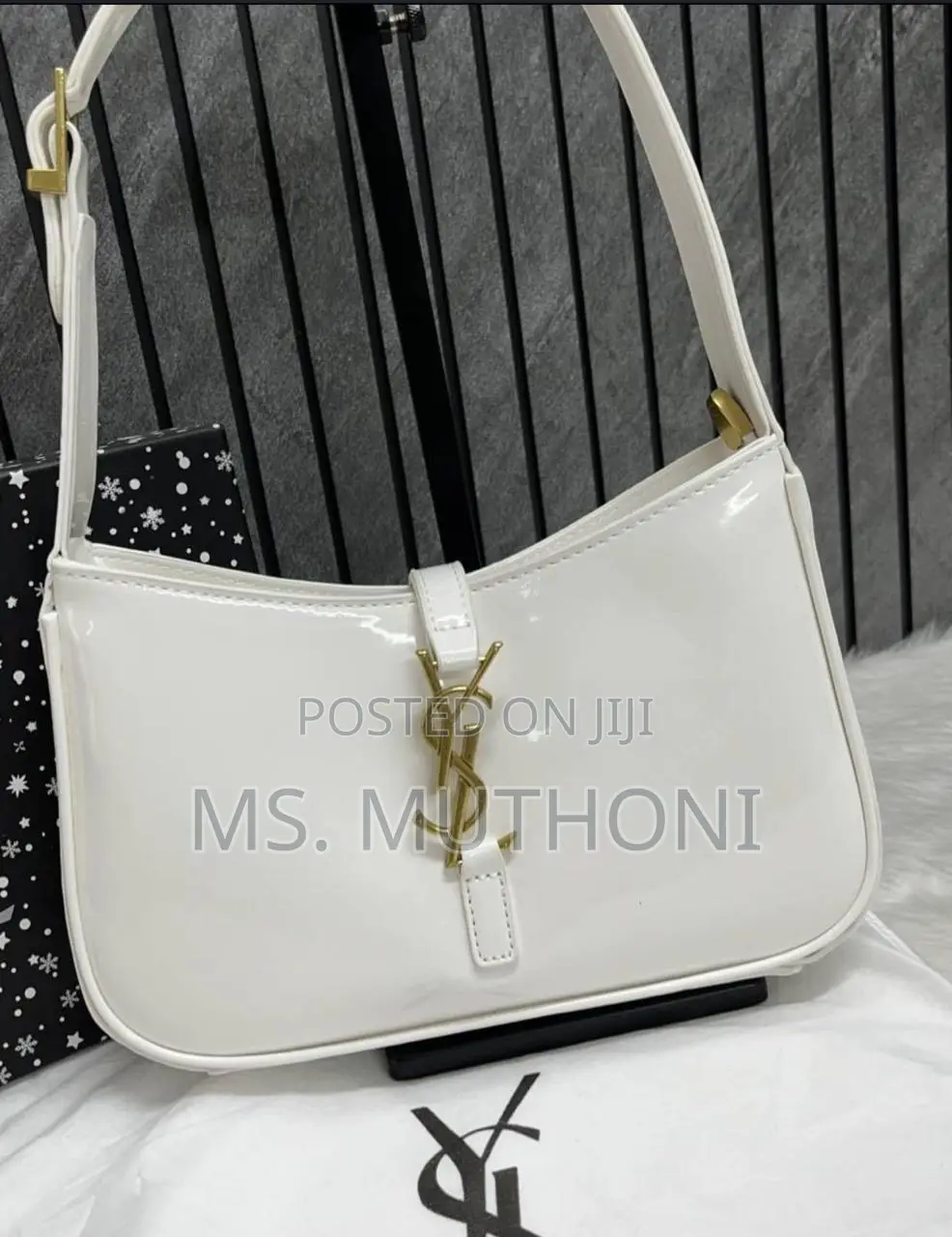 Saint Laurent Le 5 À 7 Hobo Bag
