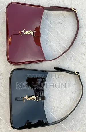 Saint Laurent Le 5 À 7 Hobo Bag