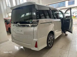Toyota Voxy 2019 White
